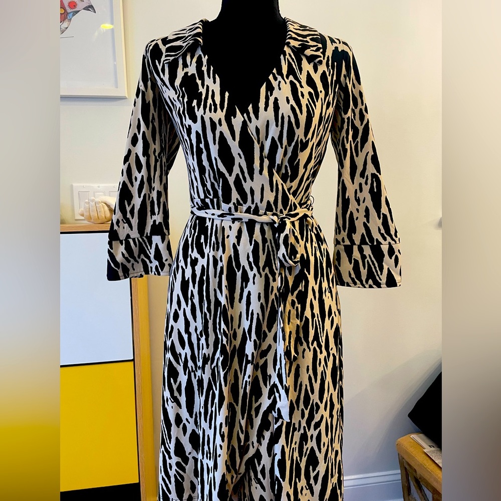 Black/White wrap dress